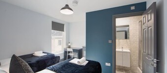 Immaculate 5-bed House in the City Centre Ashford