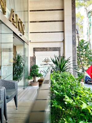 Front of property - Queen Ann Hotel (Ho Chi Minh City)