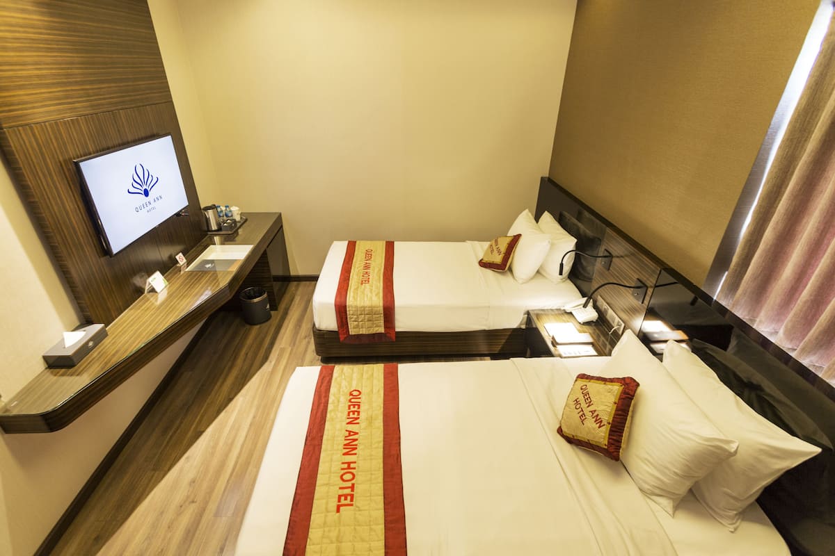 Minibar, caja de seguridad en la habitación y decoración personalizada