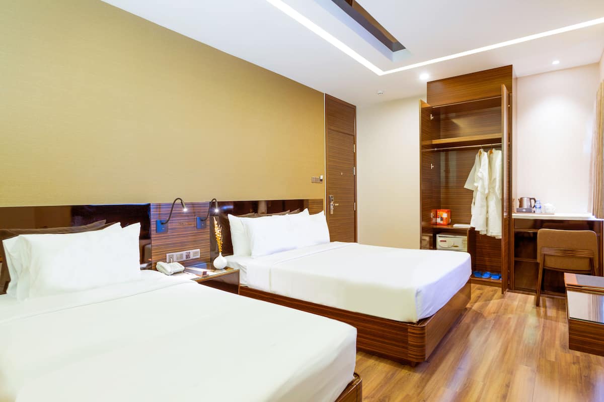 Deluxe Triple Room | Minibar, in-room safe, individually decorated, individually furnished