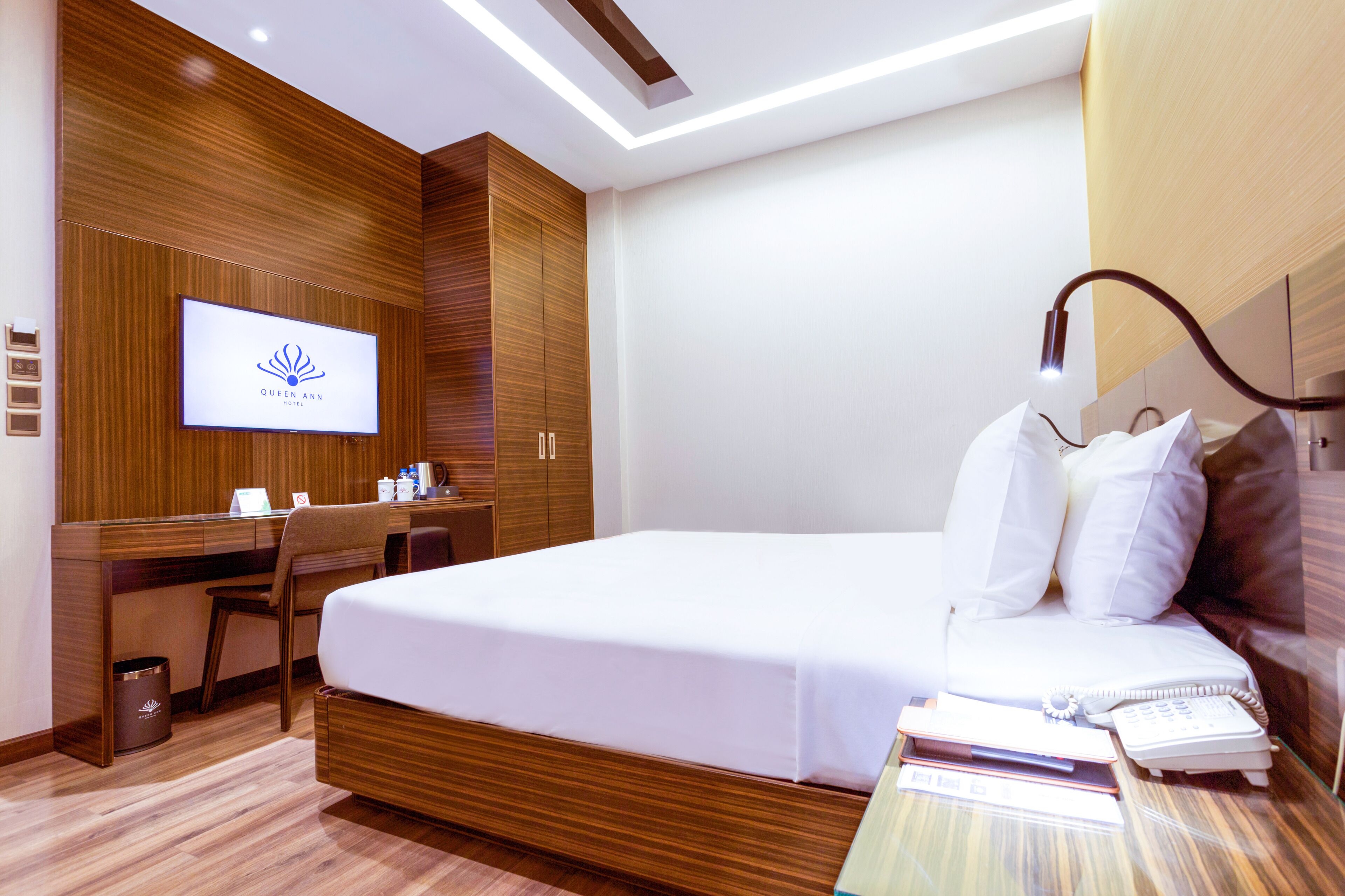 Habitación doble superior, sin ventanas | Minibar, caja de seguridad en la habitación y decoración personalizada 