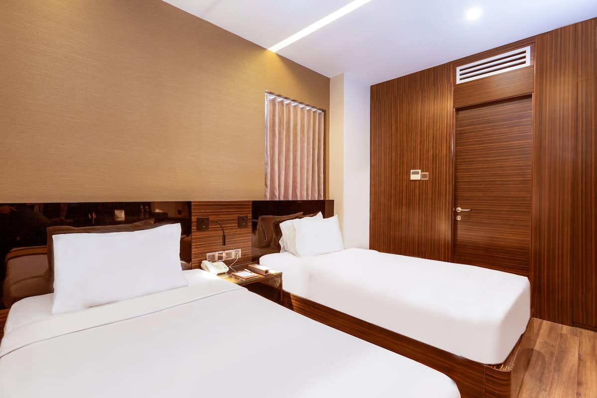 Minibar, in-room safe, individually decorated, individually furnished