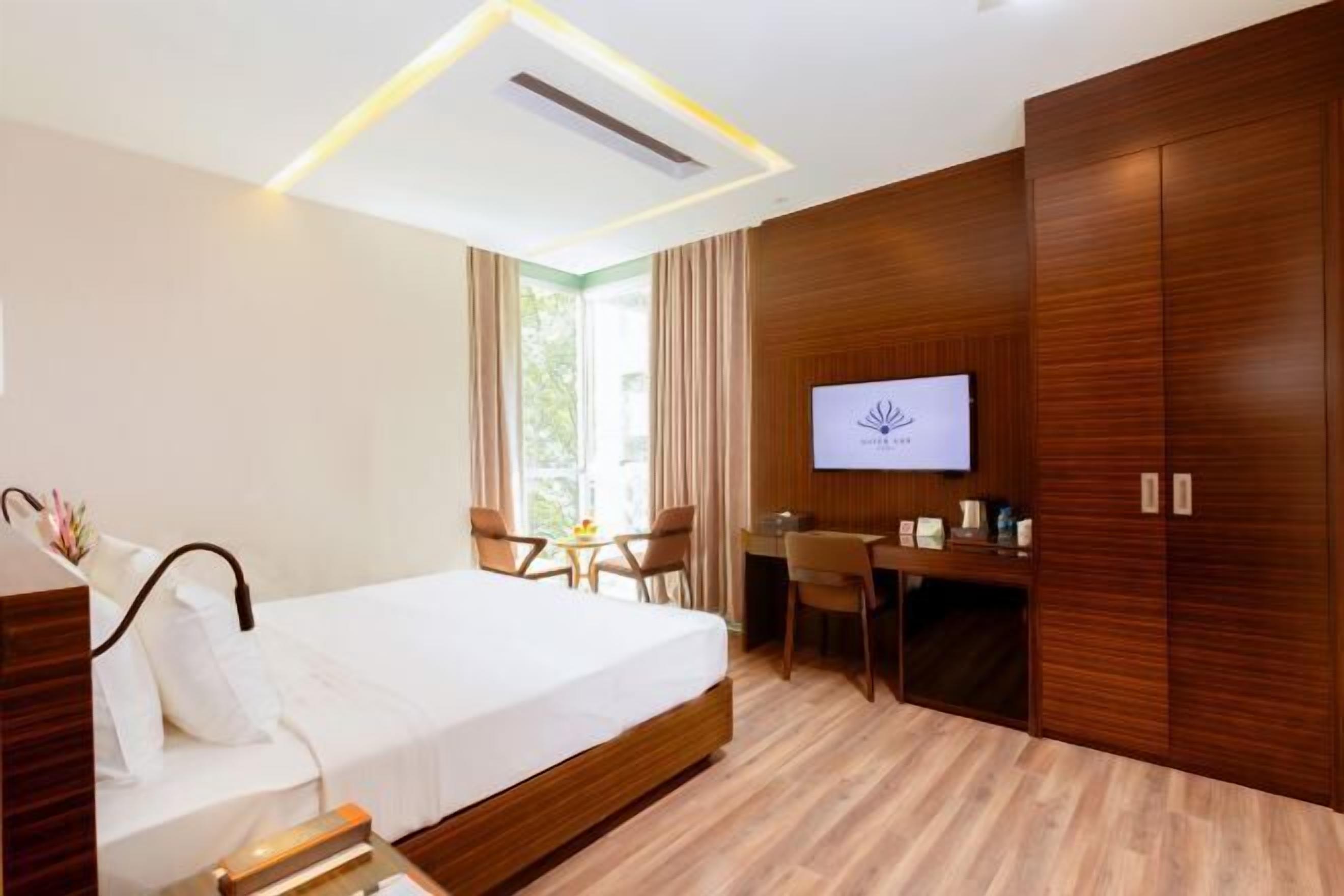 Minibar, caja de seguridad en la habitación y decoración personalizada 