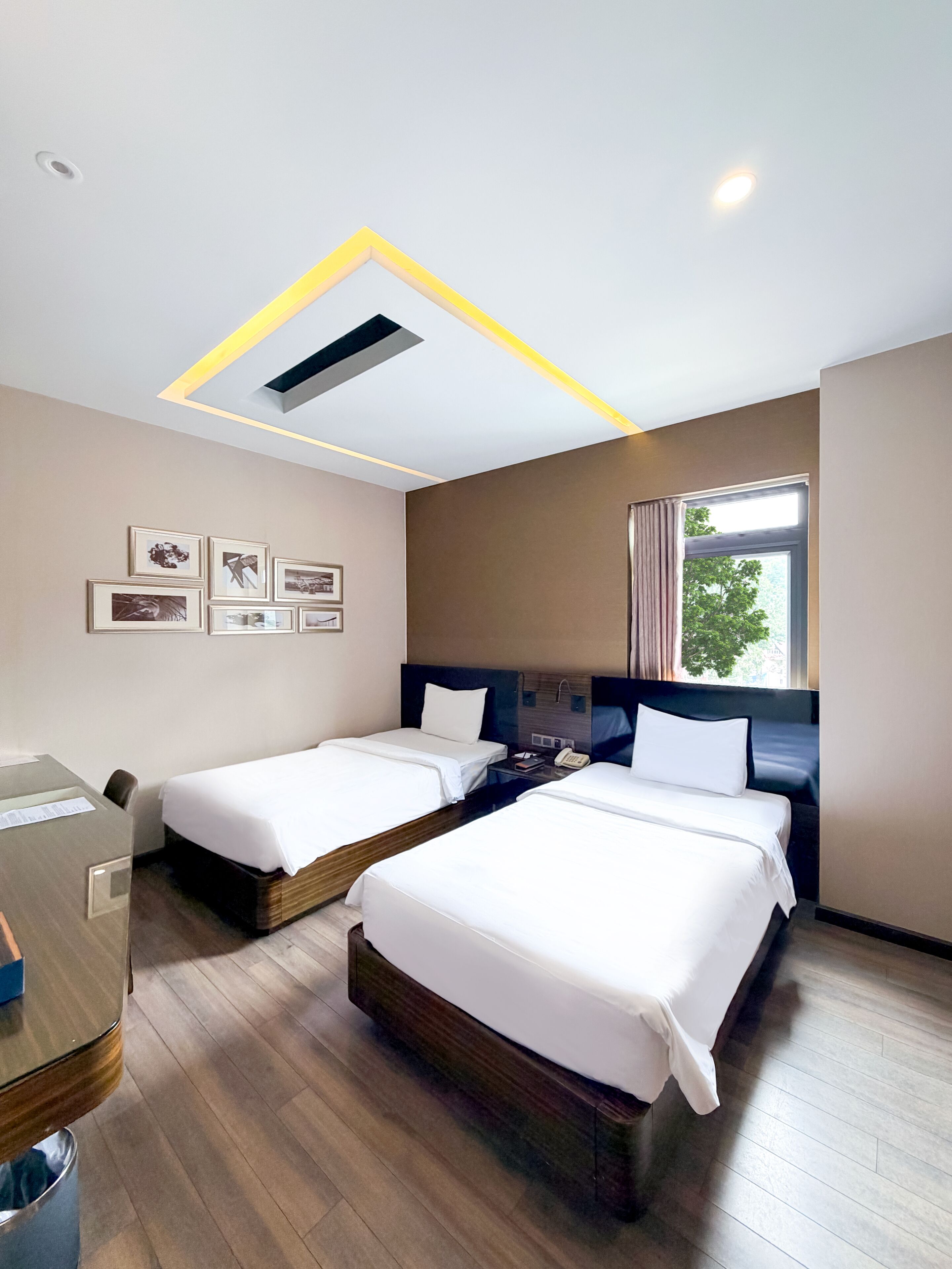 Chambre Deluxe avec lits jumeaux, non-fumeur | Minibar, coffre-fort, décor unique, ameublement unique