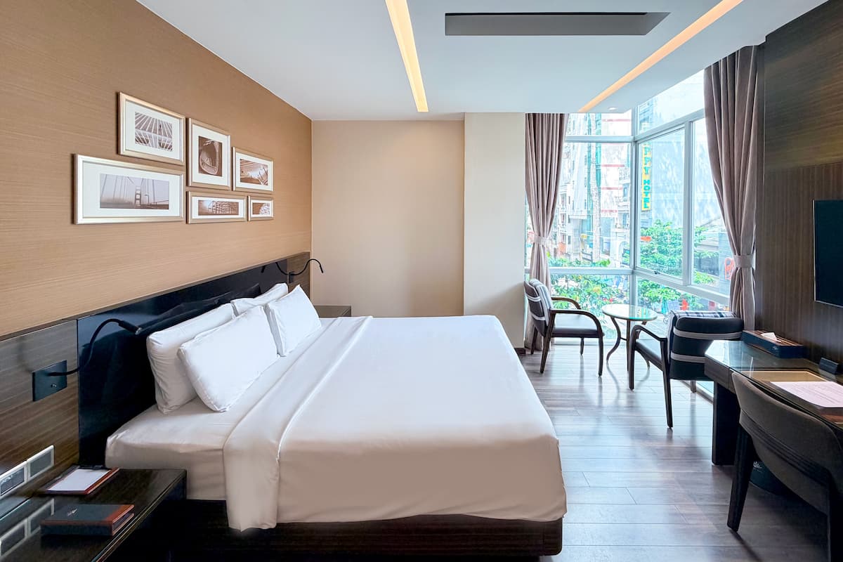 Chambre Deluxe double, non-fumeur | Minibar, coffre-fort, décor unique, ameublement unique