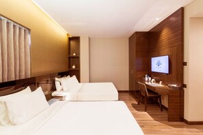 Minibar, in-room safe, individually decorated, individually furnished