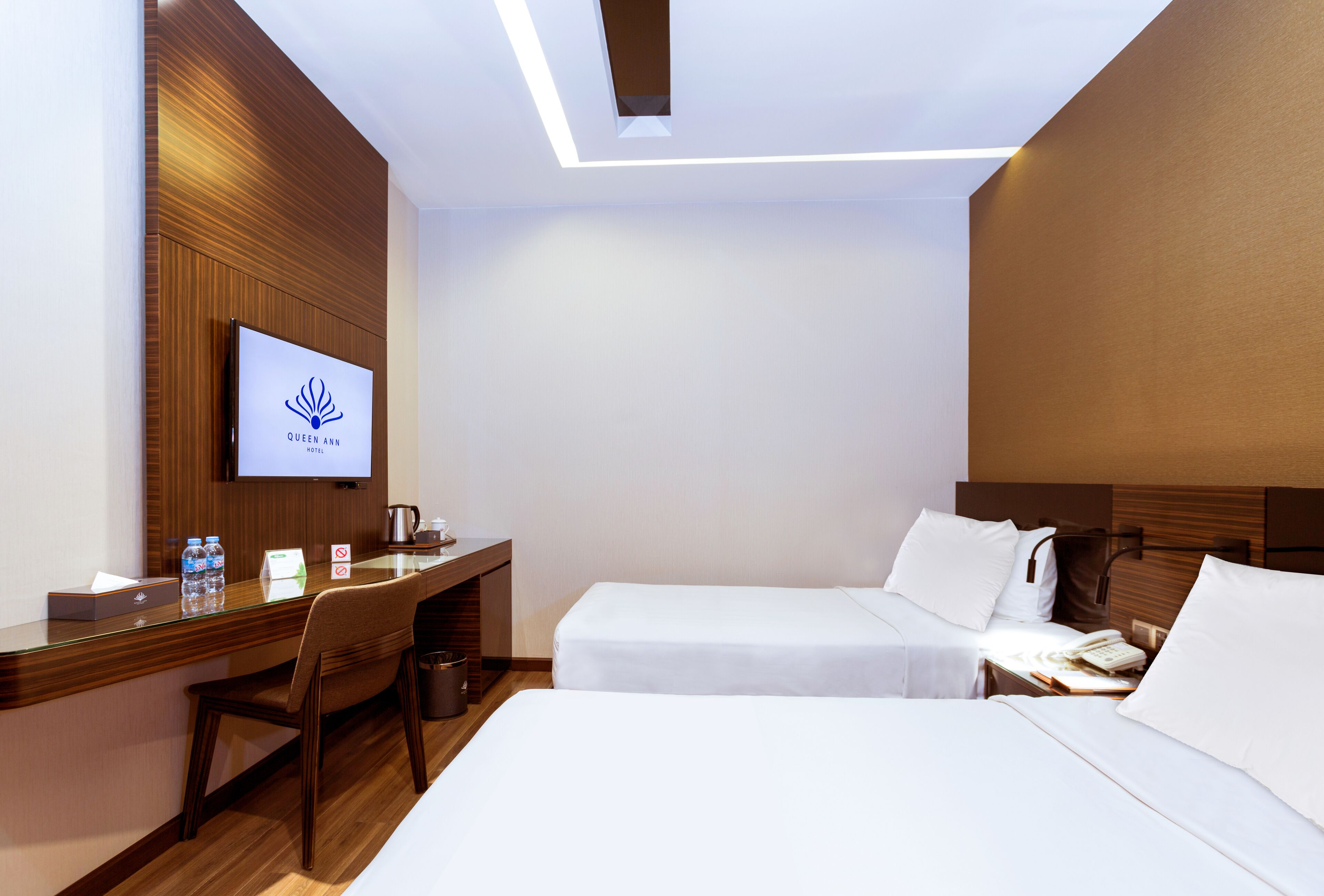 Habitación superior con 2 camas individuales, sin ventanas | Minibar, caja de seguridad en la habitación y decoración personalizada 