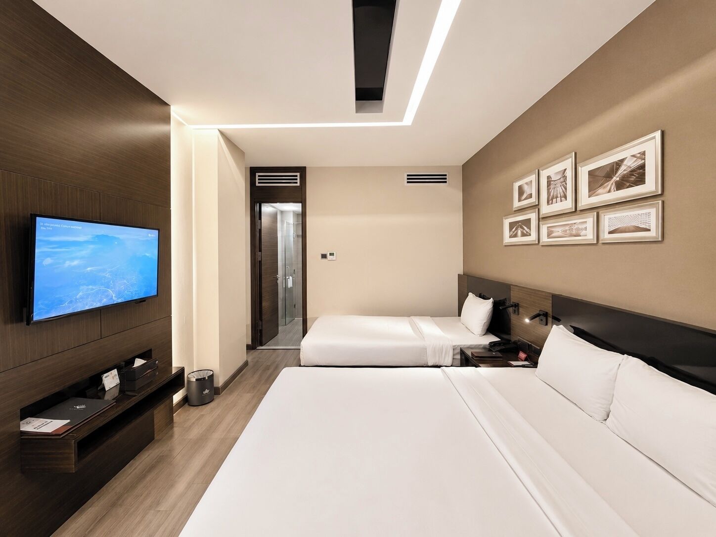 Photo - Queen Ann Hotel