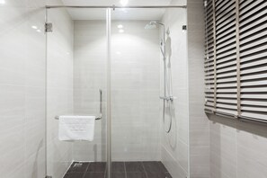 Dusche im Bad