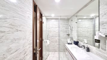 Premier Family Room with City view | Minibar, in-room safe, individually decorated, individually furnished