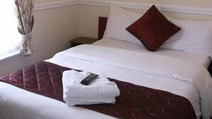 Double Room, Ensuite | Desk, iron/ironing board (on request), cribs (free), WiFi (free) - Lynwood Hotel (Blackpool)