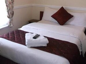 ダブルルーム エンスイート | デスク、アイロン / アイロン台、ベビーベ�ッド (無料)、WiFi (無料)