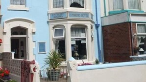 Property entrance - Lynwood Hotel (Blackpool)