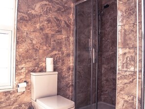 Bathroom - Tennyson House Hotel (Bedford)
