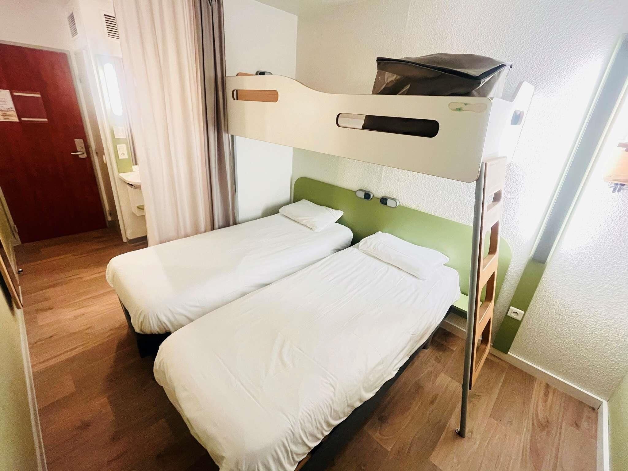 Triple Room, 3 Single Beds