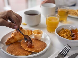 Frokostbuffé hver dag (mot et tillegg)