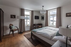 Family Room | Hypo-allergenic bedding, desk, blackout curtains, free WiFi - Boutique Hotel Bellevue Wiesen (Davos)