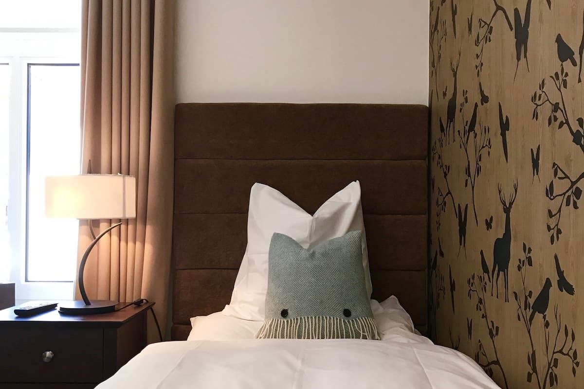 Standard Single Room | Hypo-allergenic bedding, desk, blackout curtains, free WiFi