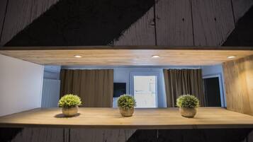 Luxe studio suite, 1 slaapkamer | Luxe beddengoed, donzen dekbedden, bedden met traagschuimmatras