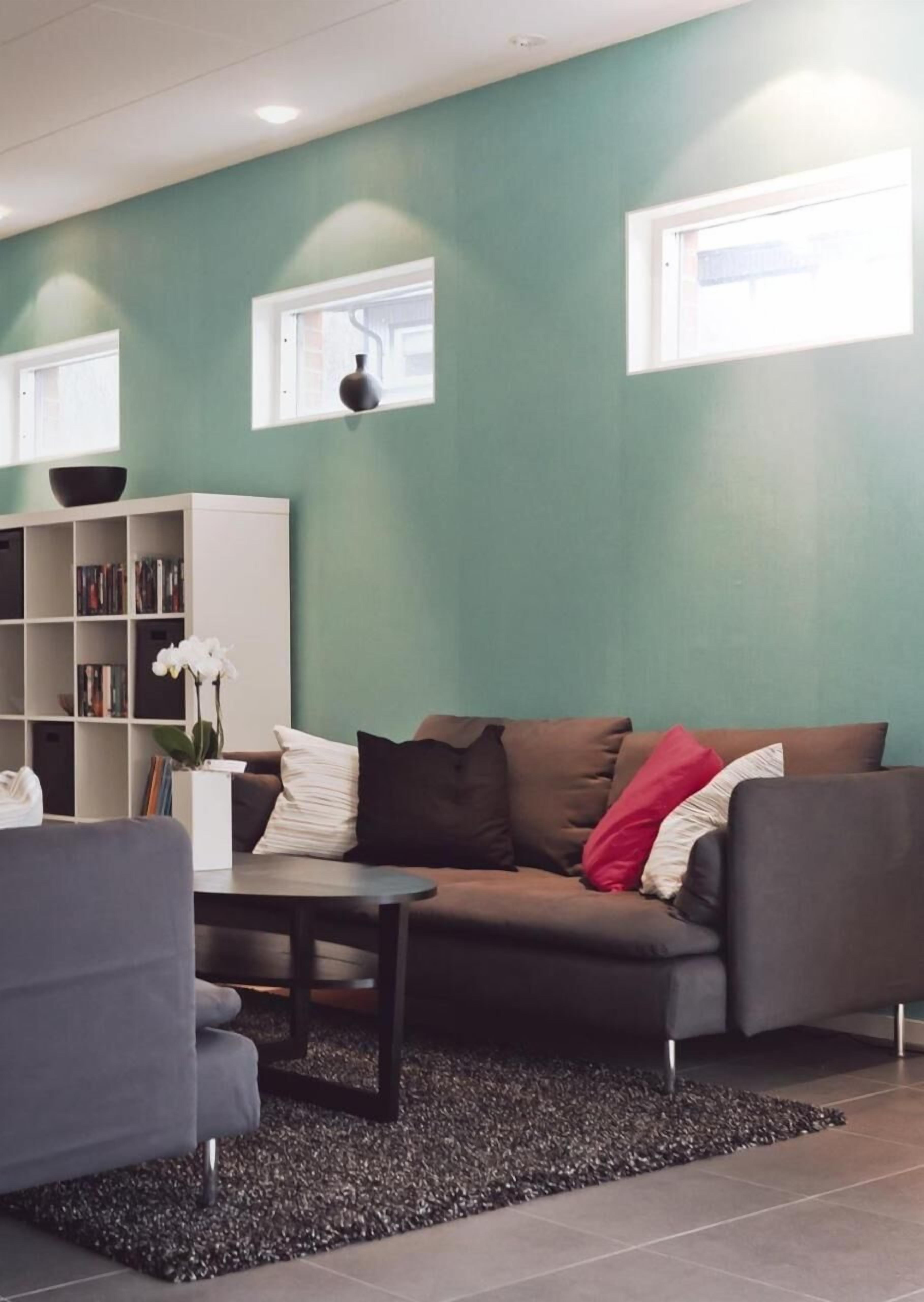 32-inch flat-screen tv with digital channels, tv