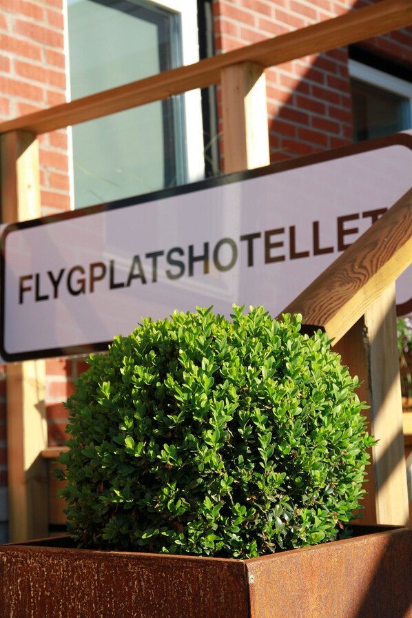 Front of property - Flygplatshotellet (Harryda)