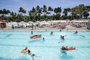 6 outdoor pools, open 9 AM to 7 PM, pool umbrellas, sun loungers