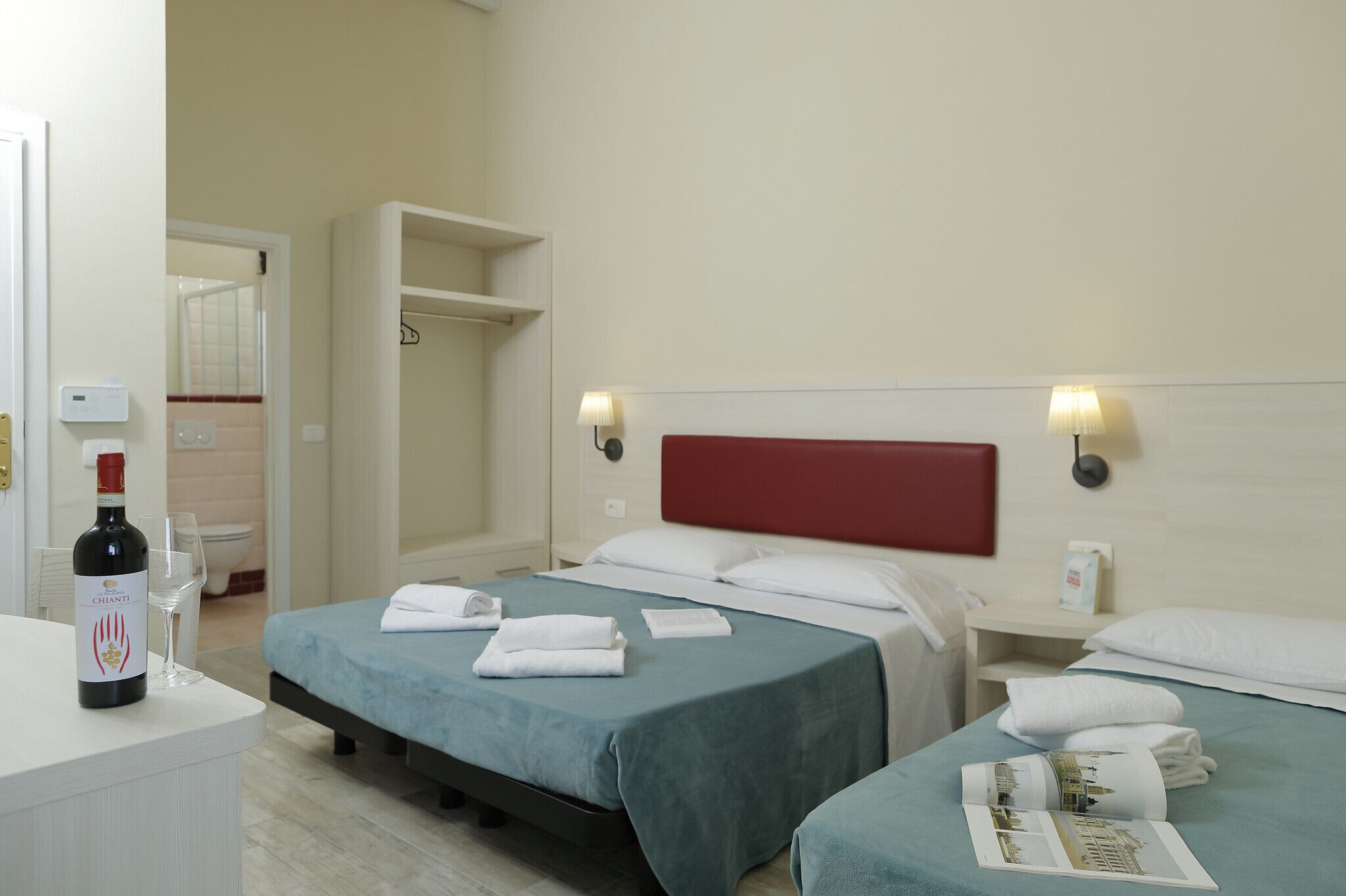 triple room | 1 bedroom, bed sheets