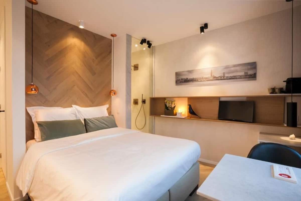Cityview Room | Luxe beddengoed, bedden met traagschuimmatras, individueel gedecoreerd