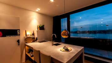 Terrace Suite, Amazing Riverview | 私人廚房 | 雪櫃、特濃咖啡機、咖啡機/沖茶器、電熱水壺