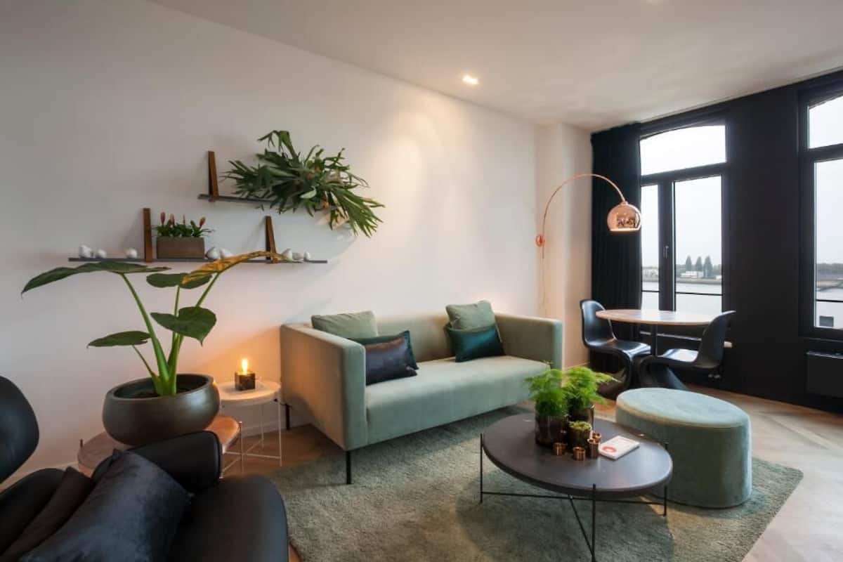 Loft Suite, Fantastic Riverview | Luxe beddengoed, bedden met traagschuimmatras, individueel gedecoreerd