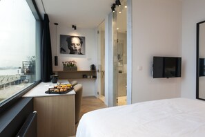 Panoramic Riverside Room