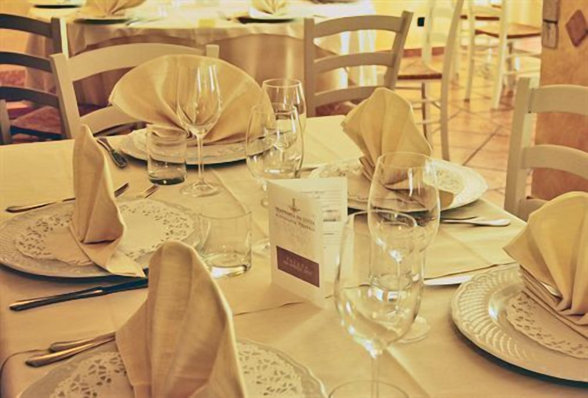 breakfast, lunch and dinner served