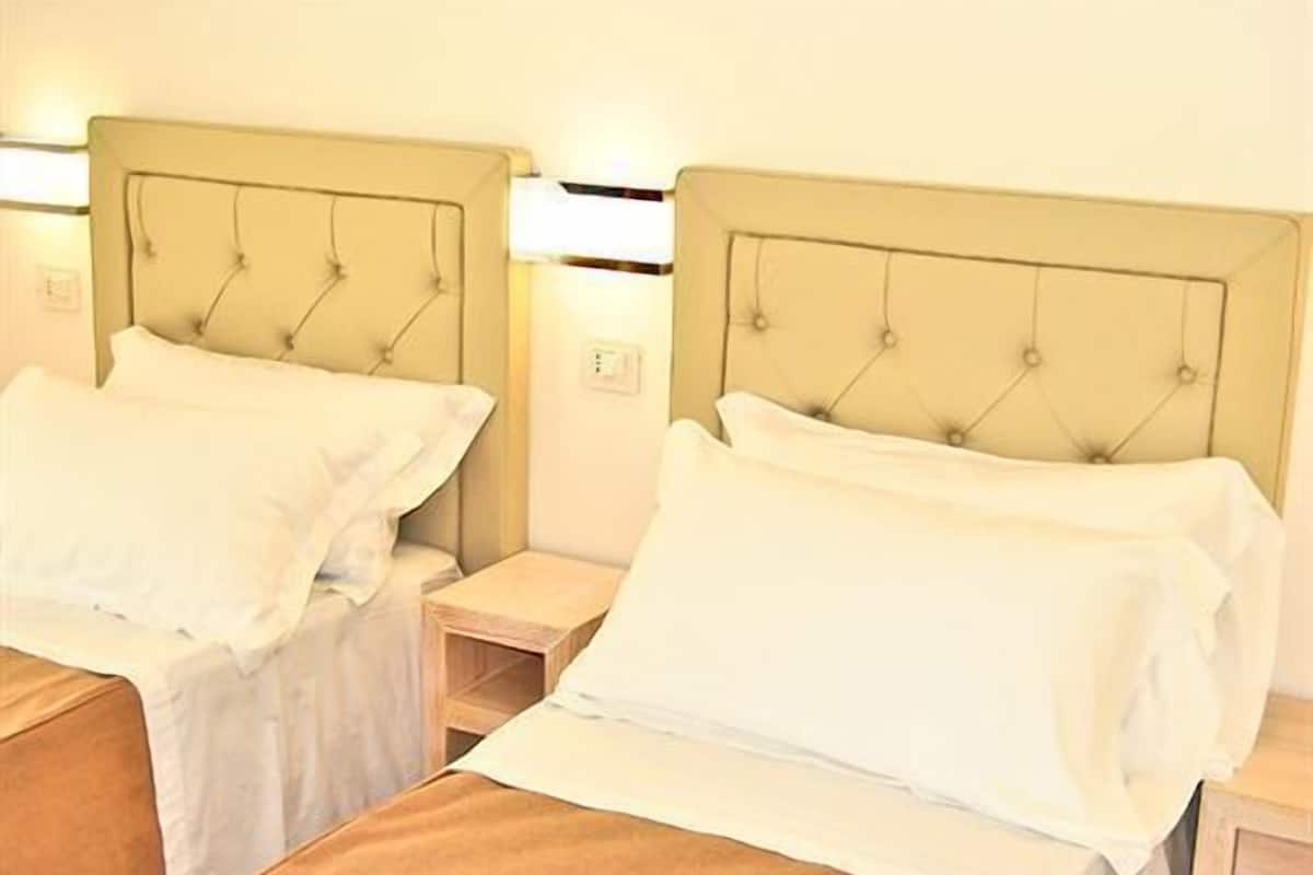 standard double or twin room, balcony | minibar, in-room safe, desk, soundproofing