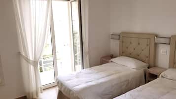 Minibar, Zimmersafe, Schreibtisch, schallisolierte Zimmer