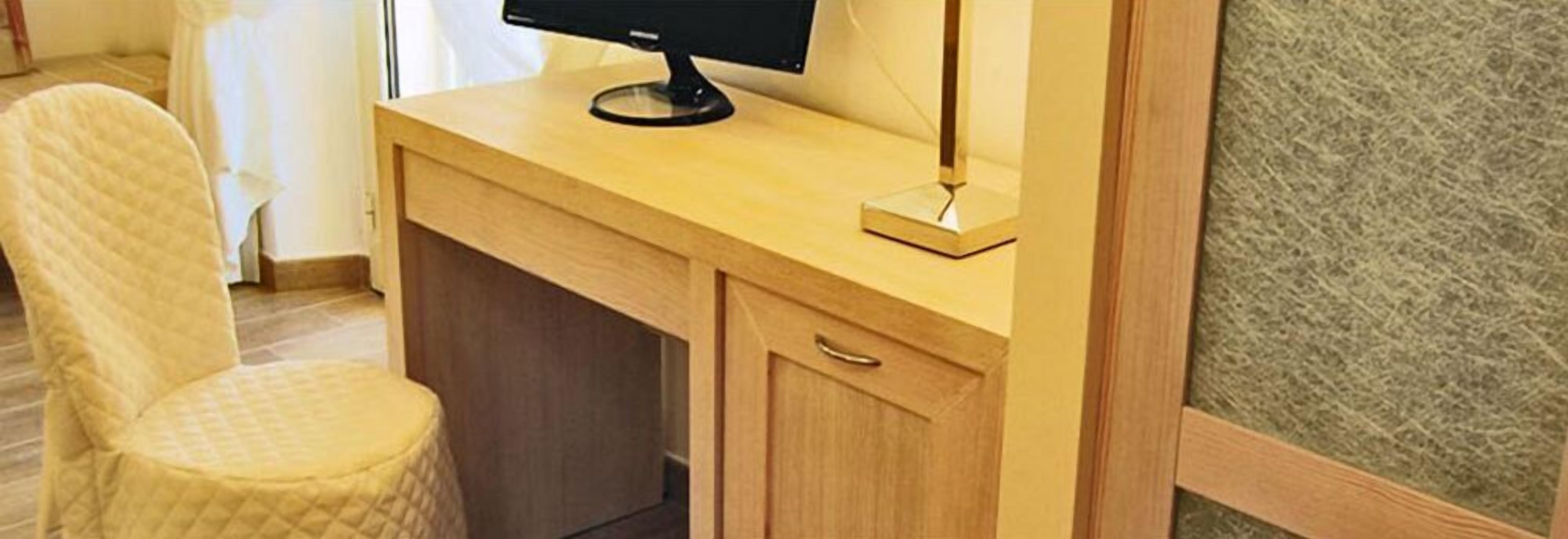 standard quadruple room, balcony | room amenity