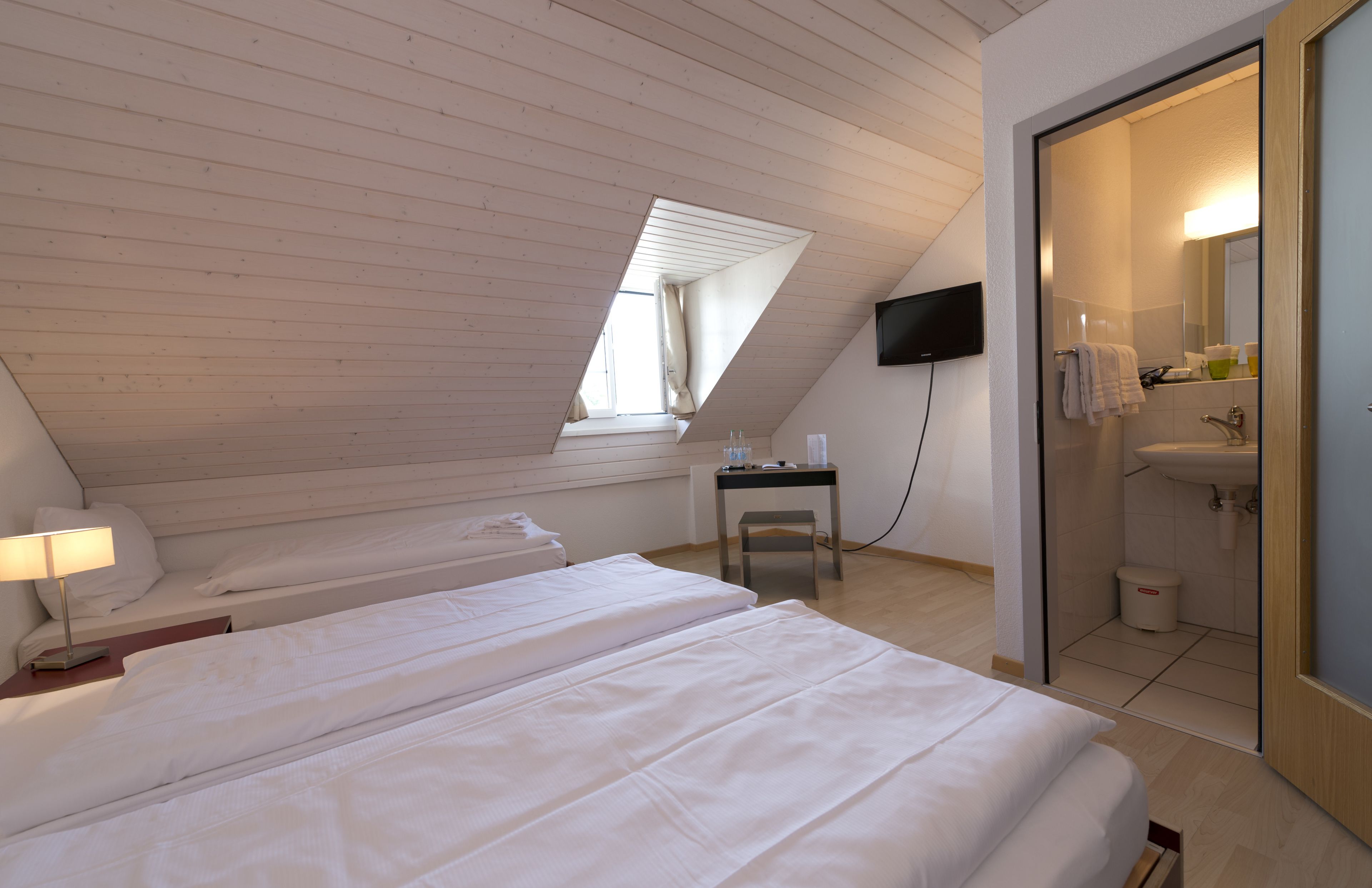 family triple room | hypo-allergenic bedding, individually decorated, individually furnished