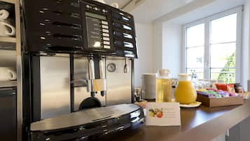 Daily buffet breakfast (CHF 18.5 per person)