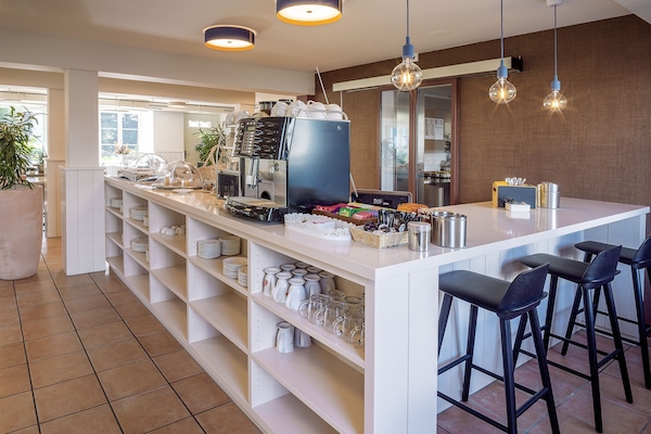 Desayuno buffet diario (CHF 18.5 por persona)