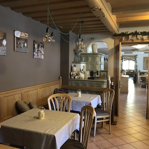 Mittagessen, Abendessen, regionale Küche, Blick auf den Garten