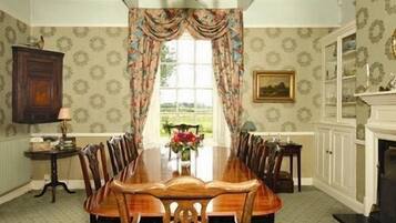 Free daily English breakfast