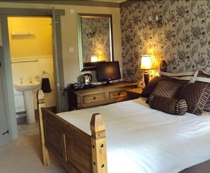 Chambre Double, salle de bains attenante