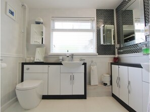 Chambre Familiale, salle de bains attenante | Salle de bain