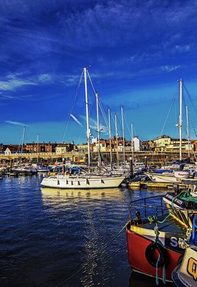 Home and Away Guesthouse 