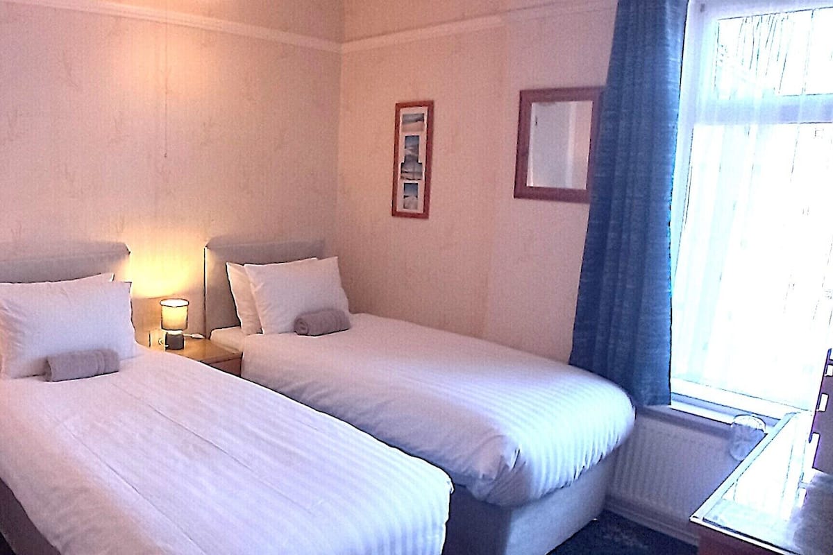 Premium bedding, in-room safe, individually decorated