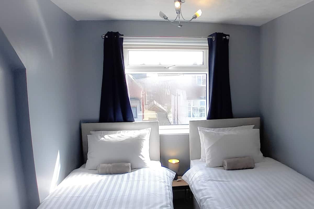 Premium bedding, in-room safe, individually decorated