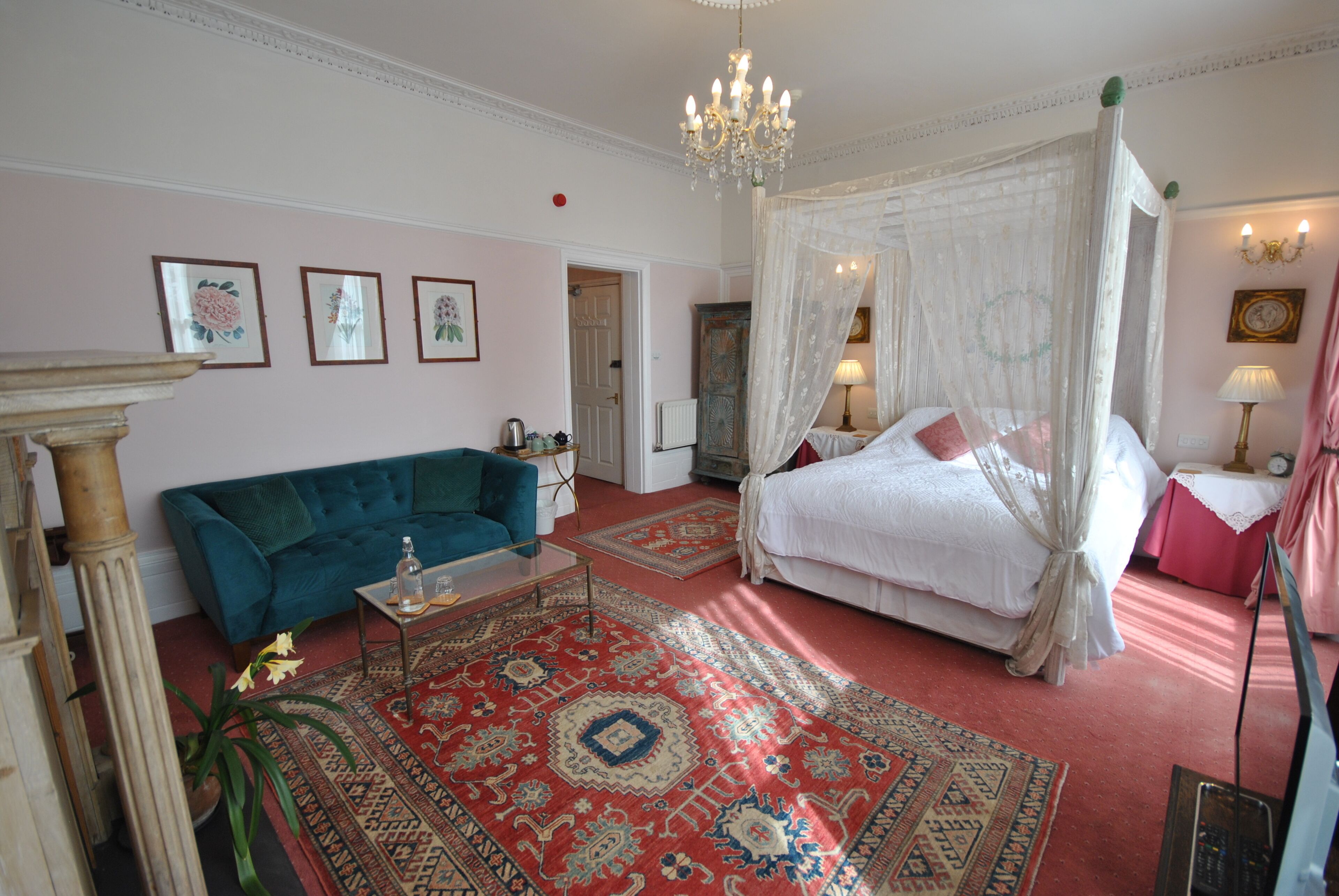 Clementine King Room | Hypo-allergenic bedding, individually decorated, individually furnished