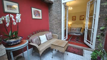 Victoria King Room | Living area