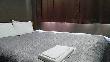 Cortinas blackout, tabla de planchar con plancha y wifi gratis