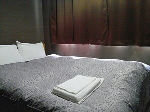 Blackout drapes, iron/ironing board, free WiFi, bed sheets - City Inn Nishitanabe (Osaka)