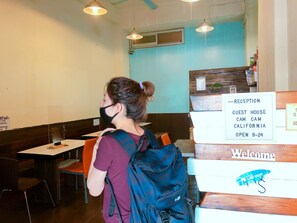 Reception - Guesthouse CamCam Okinawa - Hostel (Naha)